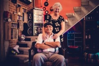 姑姑年轻时挑唆我爸打我妈，希望她的晚年遭遇，能给你人生警醒