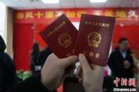 歌舞互动入场，互送搓衣板……90后流行自嗨式婚礼？