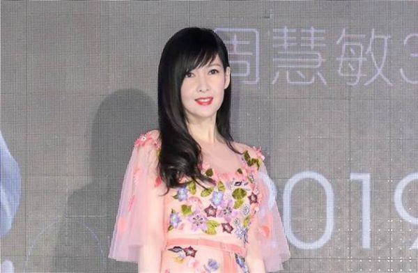 周慧敏近照