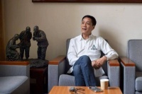 从北京人艺看当代娱乐圈，何冰30年的坚守，抵不住信念的流失