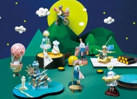 除了泡泡玛特的Molly和Labubu, 他也在用盲盒致敬经典