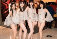 “中国好莱坞”横店现状：美女随处可见，戏服如垃圾堆积如山！