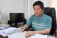 海阔凭鱼跃 长空任鹰翔