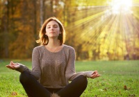 怀着感恩的心生活，生活将赐予你灿烂的阳光