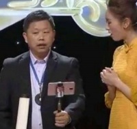 大叔带一幅画来鉴宝，称蹲守工地总能捡漏，专家：会捡漏鉴宝不行