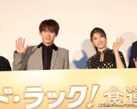 在电影拍摄前对筷子的拿法进行了特训：“拿的方法不一样啊。”