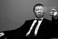 导演冯小刚，为了还债，一个月拍一部商业电影