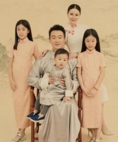 佟大为三胎曝光，5岁儿子眉眼神似爸爸，41岁关悦保养太好不像妈