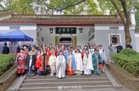 看！一群汉服小哥哥小姐姐朝你走来