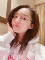 本尊亲自玩梗!李沁绿洲发文：我可是勇敢的马摘星