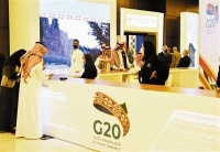 秉持多边主义，应对疫情等挑战