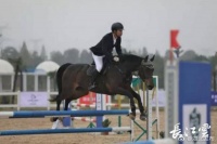 看，骑马的少年！