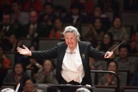 91岁女指挥郑小瑛要来上海，牵手厦门乐团奏新年交响诗篇