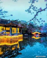 粉桃色的笑靥，波光潋滟