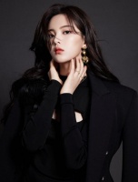 杨超越谈火箭少女解散：担子卸下来了 是种解脱