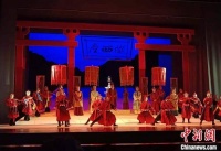 药圣“李时珍”：一板一眼唱秦声陇韵 一颦一蹙显药都文化