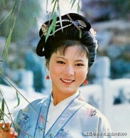 《红楼梦》袭人为何要向王夫人劝谏，把贾宝玉挪出大观园？