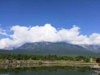 备行装上马，策长鞭