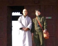 他是北大哲学研究生，思考人生出家当和尚，还成功劝说父母一起出