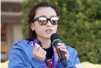 她坐拥400亿家产，给母亲买1800万豪宅居住，现状生活怎样了？