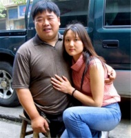 残疾小伙7岁就没有了双腿，拿着300块创业赚身价上亿，如今怎样