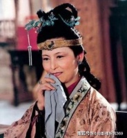 《红楼梦》贾探春是赵姨娘的女儿，为何偏偏就一直护着王夫人？