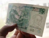 50元人民币上，如果出现这两个英文字母，留在手里别花
