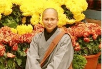 广东漂亮三姐妹，追求者可以排成一个连，却看破红尘“剃头为尼”