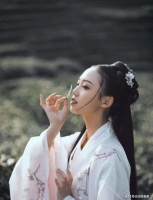 出俗云泉处，临风若品茶