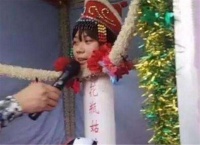 90后的记忆“花瓶姑娘”：无四肢，离开花瓶就会死，怎么做到的？