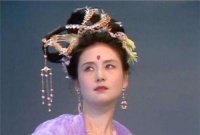 她一辈子只演过一场戏却大红大紫，不做明星下海经商，捐百所小学