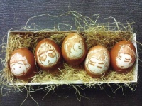 小蛋壳大世界：她把蛋雕带进课堂