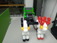 圣诞节快来啦~用小瓶盖积木拼了个圣诞神器