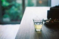 美文赏析：做人，要像一杯水