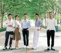 央视主持人大片曝光！43岁李梓萌精致有气场，个子比康辉都要高