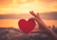 关于爱情的经典短句，暖心高甜，让你看一眼就沦陷