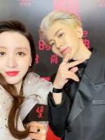 张萌与蔡徐坤自拍只拍了半张脸：坤坤是帅的就好