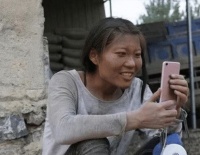 当年，为救丈夫每天扛50吨水泥的打工妹，现实生活开兰博基尼