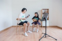 初学尤克里里不知道怎样扫弦？让音乐窝来教你吧