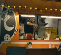 尹正录制节目疑似被烫伤 工作人员已做紧急处理