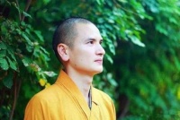 中国最帅僧人，放弃“铁饭碗”，29岁遁入空门，只因听了一首歌