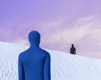 一个灰色的念头，看着我