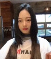 搞笑gif-一个新的发型就让小姐姐拥有了神仙般的颜值！所以论发型的重要！