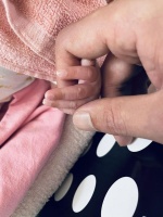 余文乐绿洲宣布二胎得女 称女儿刚平安度过危险期