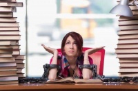 华夏万卷打出一片字帖江山，却不得不与合作书法家对簿公堂……