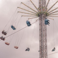 温柔浪漫的暖心句子：这世间烟火，终不及你眉眼半分