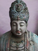 释迦牟尼在哪里出生？表现出怎样的优良品质？是如何纳得贤妃的？