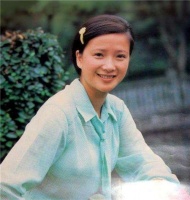 她是唯一演完四大名著的人，因太美在火车站被导演相中，56岁依旧美艳