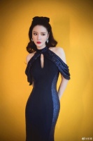 张萌回应点赞雷佳音搂美女新闻：手滑 纯属意外