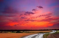 衣袂沾霜露，西关几度愁